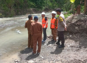 Bupati Touna Tinjau Jembatan Penghubung Desa Bongkakoi
